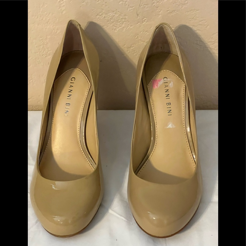 Ladies heels.